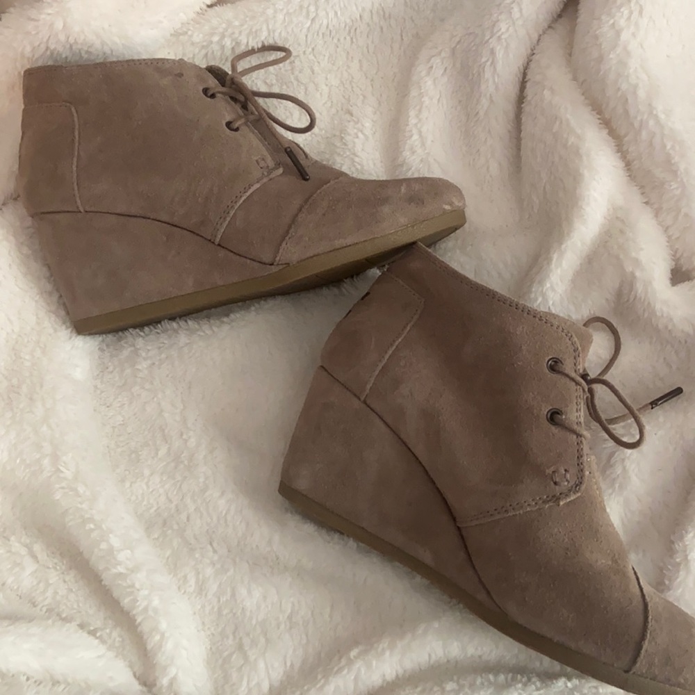 TOMS wedges